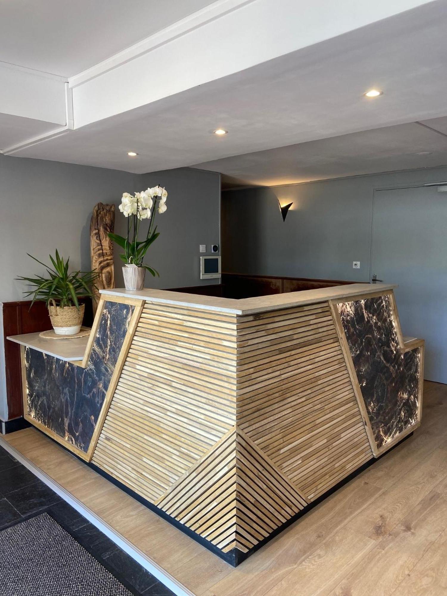 Logis Hotel - La Petite Rade Le Havre Exterior foto